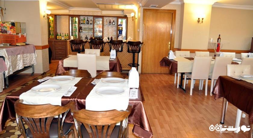 نمای داخلی رستوران